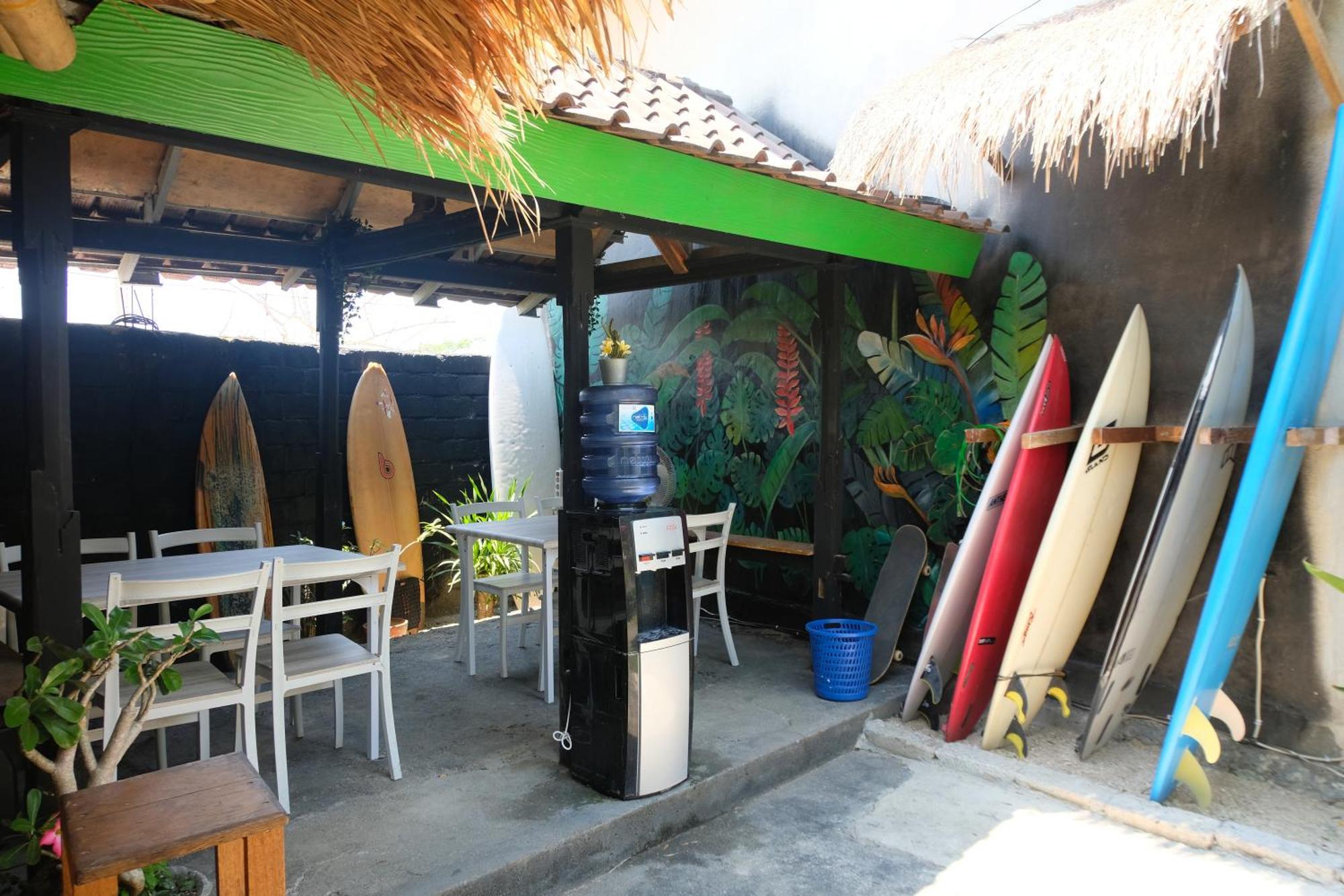 מלון Kuta  Surf Camp 79 מראה חיצוני תמונה